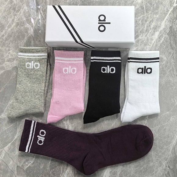 Alo Yoga Color-Blocked Ribbed Athletic Mid-Calf Sock Set - Picture 5 of 6